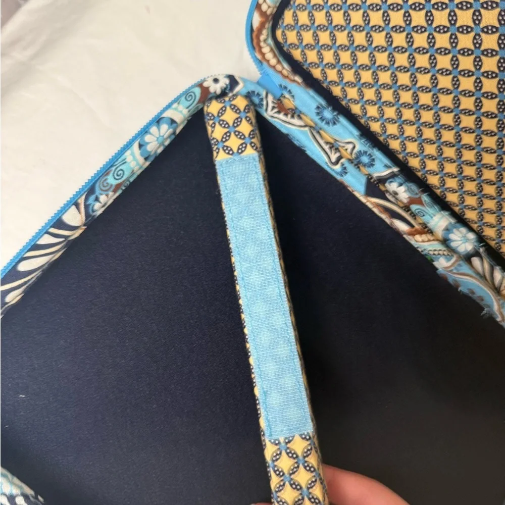 NWT Vera Bradley Bali Blue Mini Laptop Case Padded 12” X 8.5” Rare